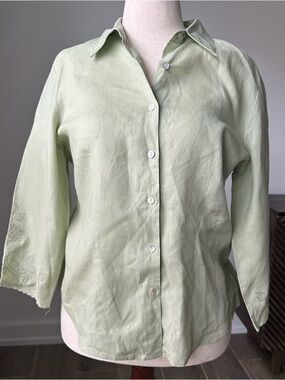 Light Green Button-Down Shirt - Women's Classic Collar